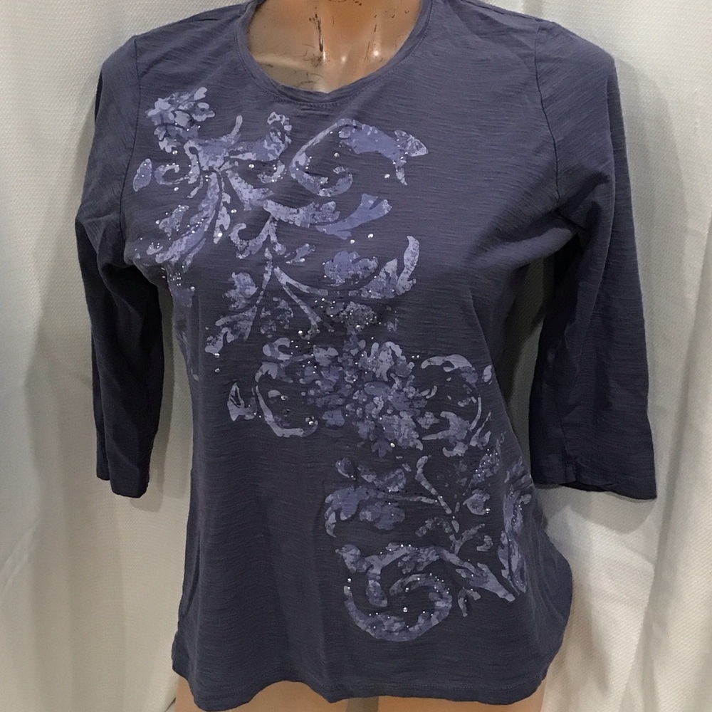 Elegant Long Sleeve Floral Top - Gray
